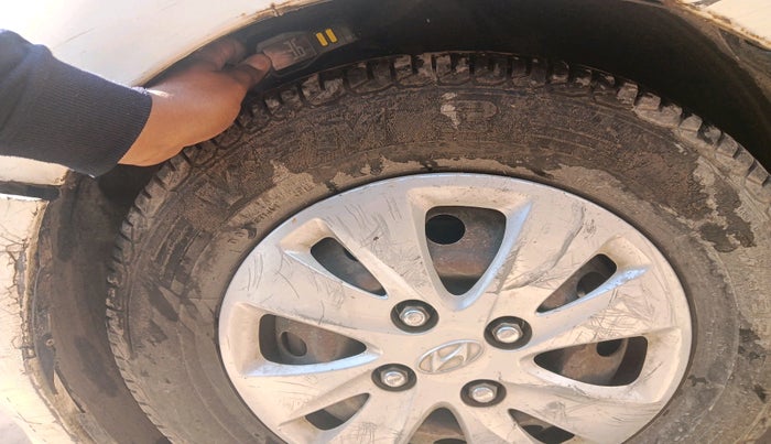 2011 Hyundai i10 MAGNA 1.2, Petrol, Manual, 1,55,566 km, tyre