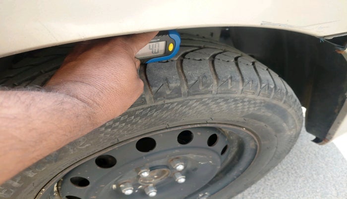 2009 Toyota Innova 2.5 G2 8STR, Diesel, Manual, 1,37,329 km, tyre