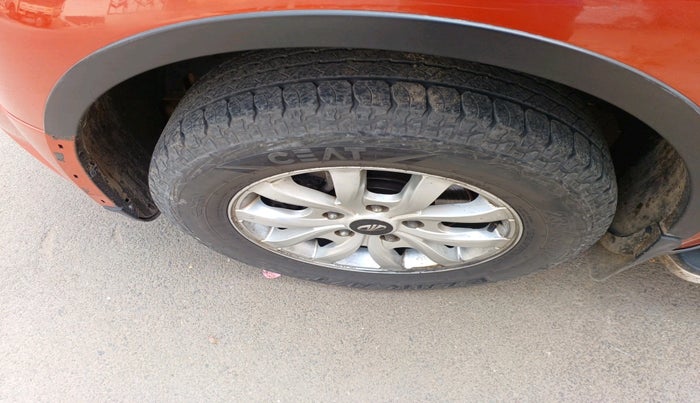 2015 Mahindra XUV500 W10, Diesel, Manual, 89,345 km, tyre