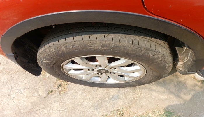 2015 Mahindra XUV500 W10, Diesel, Manual, 89,345 km, tyre