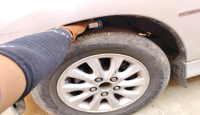 2014 Toyota Innova 2.5 VX 7 STR, Diesel, Manual, 1,32,827 km, tyre