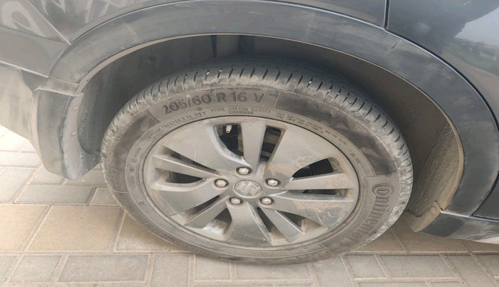 2016 Maruti S Cross ZETA 1.3, Diesel, Manual, 61,973 km, tyre