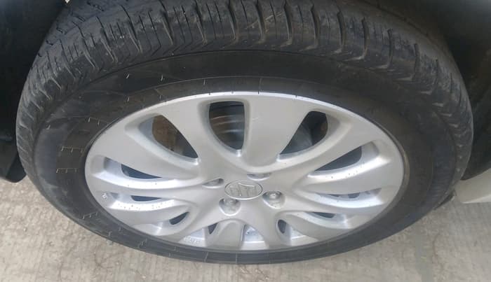 2016 Maruti Baleno ZETA PETROL 1.2, Petrol, Manual, 70,186 km, tyre