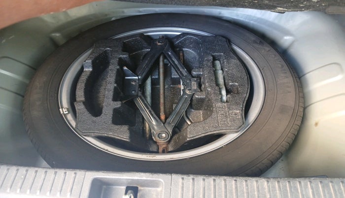 2011 Maruti Kizashi 2.4L MT, Petrol, Manual, 54,303 km, tyre