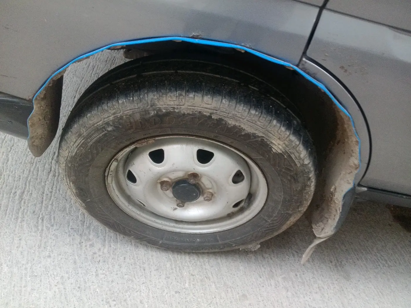 2014 Maruti Eeco 5 STR WITH A/C+HTR CNG, CNG, Manual, 2,27,067 km, tyre