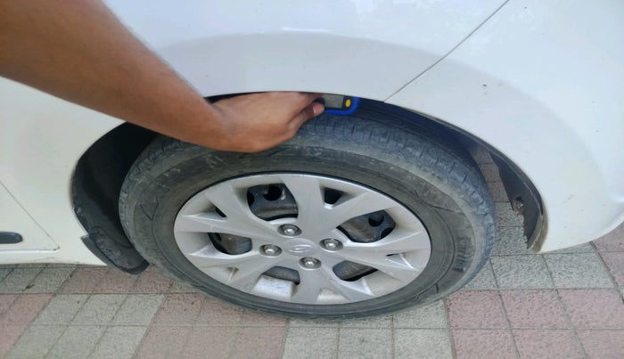 2015 Hyundai Grand i10 SPORTZ 1.2 KAPPA VTVT, CNG, Manual, 82,439 km, tyre