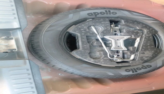 2016 Maruti Vitara Brezza ZDI PLUS DUAL TONE, Diesel, Manual, 1,37,282 km, tyre