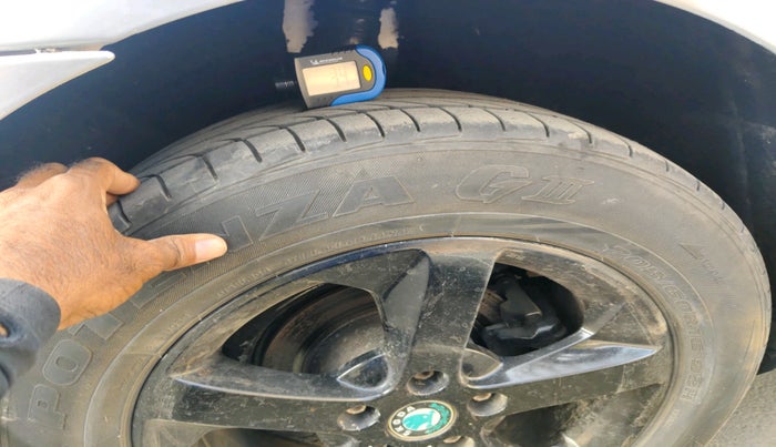 2010 Skoda Laura ELEGANCE 2.0 TDI CR MT, Diesel, Manual, 1,66,083 km, tyre