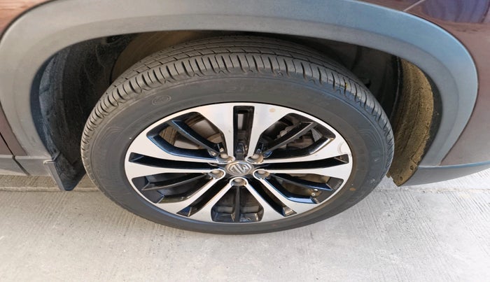 2021 MG HECTOR PLUS SHARP 1.5 PETROL TURBO CVT 6-STR, Petrol, Automatic, 54,011 km, tyre