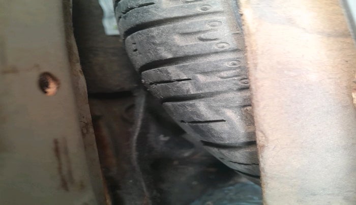 2011 Maruti Alto LXI, CNG, Manual, 1,09,143 km, tyre