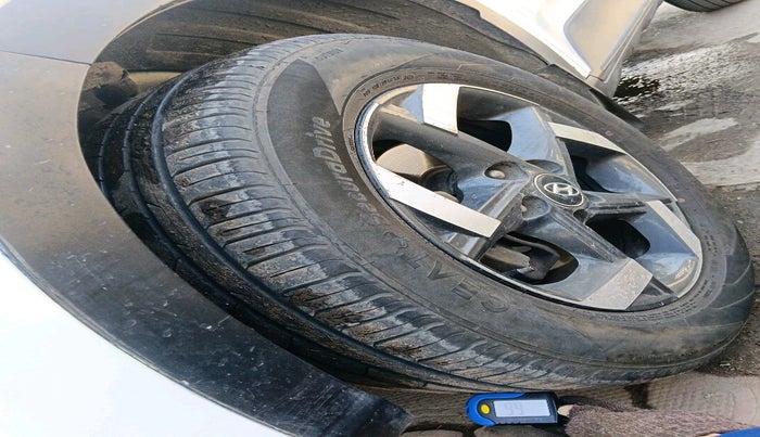 2020 Hyundai VENUE SX 1.5 CRDI, Diesel, Manual, 63,115 km, tyre