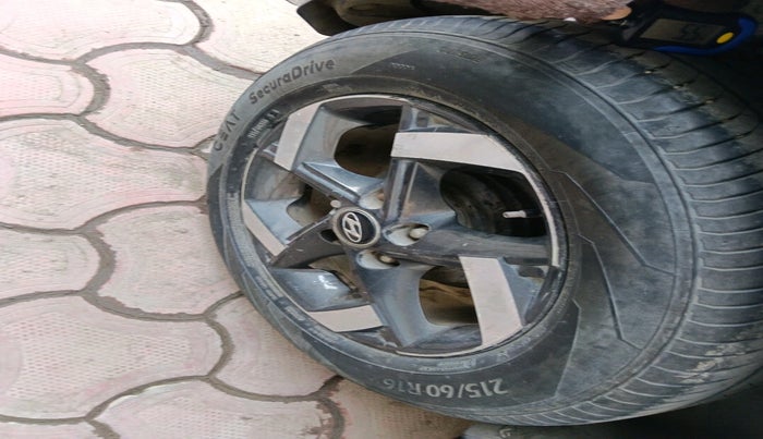 2020 Hyundai VENUE SX 1.5 CRDI, Diesel, Manual, 63,115 km, tyre