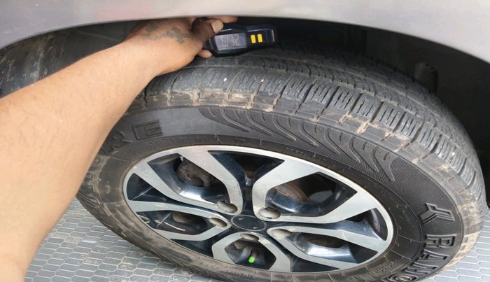 2014 Nissan Terrano XL O (D), Diesel, Manual, 1,13,068 km, tyre