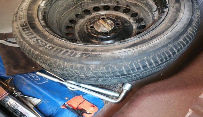 2015 Honda City 1.5L I-VTEC V MT, Petrol, Manual, 1,97,825 km, tyre