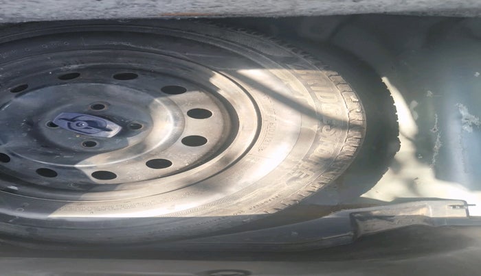 2018 Maruti Swift VXI, Petrol, Manual, 51,302 km, tyre