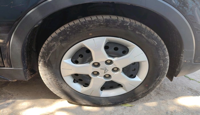 2023 Mahindra XUV300 W6 1.2 PETROL, Petrol, Manual, 17,282 km, tyre