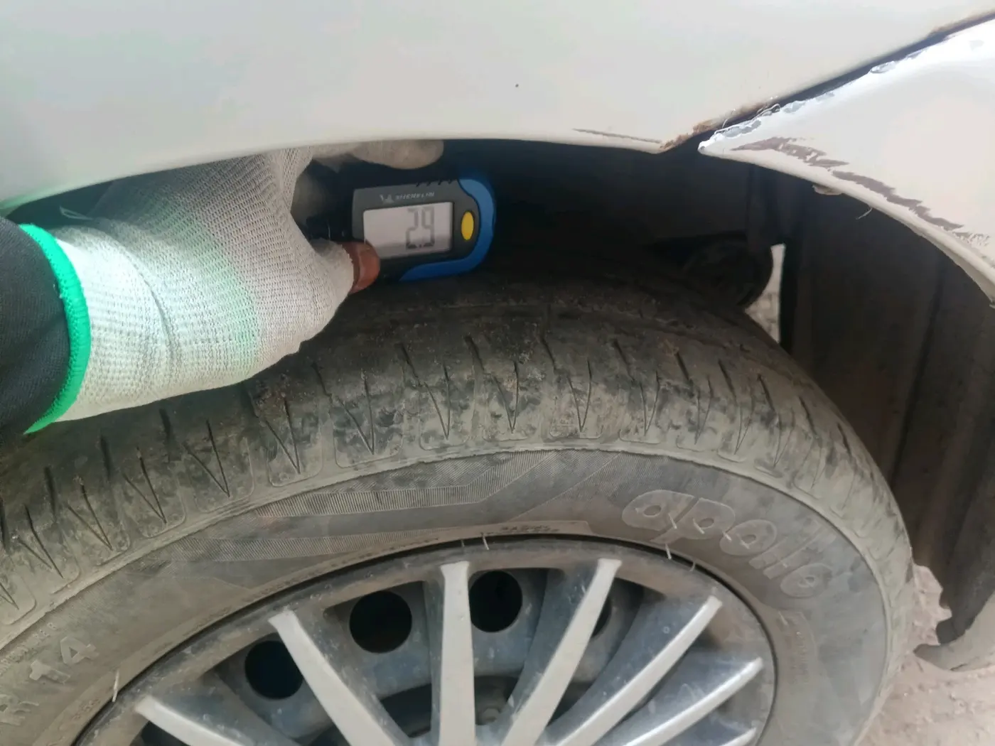 2011 Toyota Etios Liva G, CNG, Manual, 97,508 km, tyre