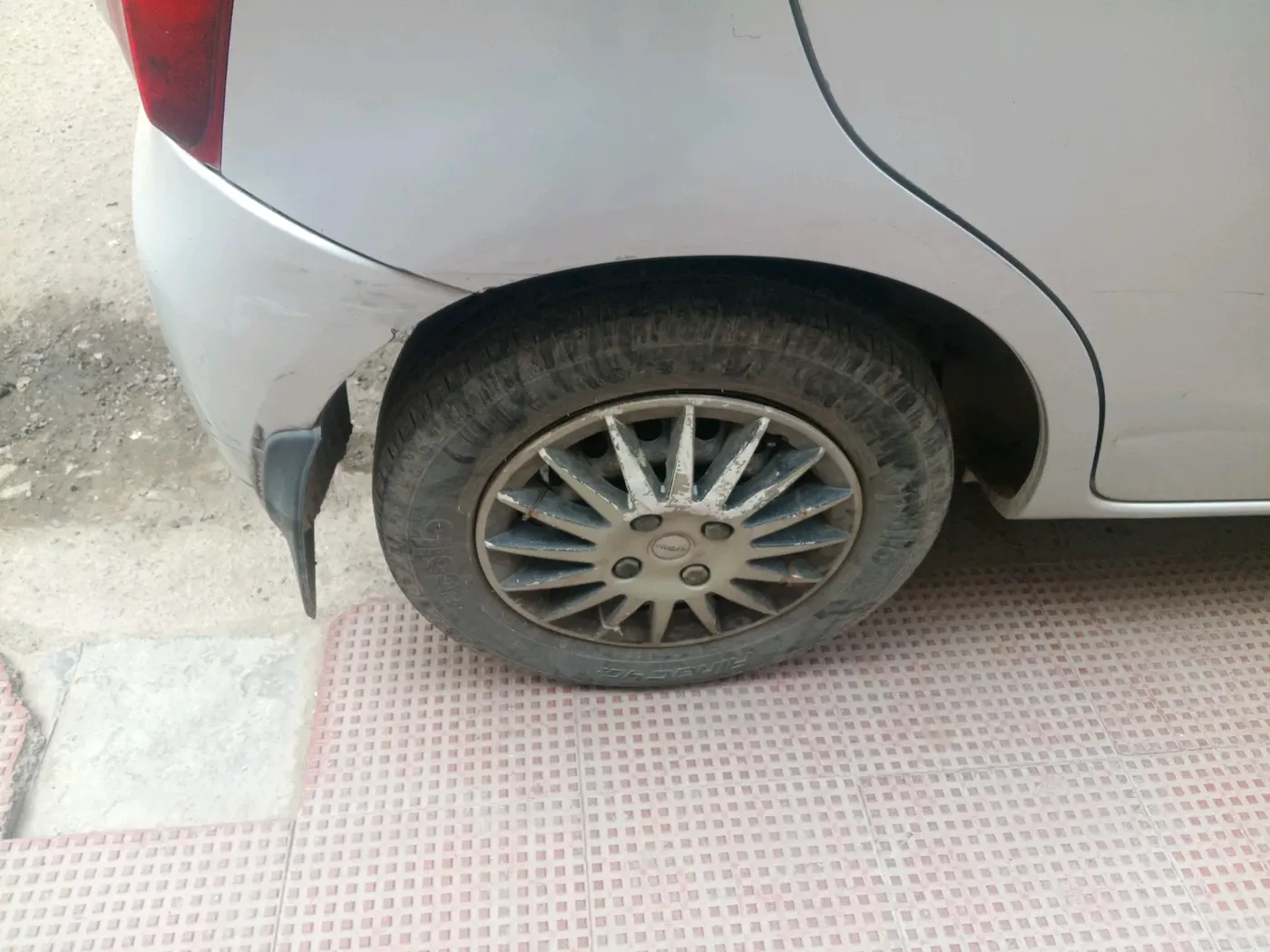 2011 Toyota Etios Liva G, CNG, Manual, 97,508 km, tyre