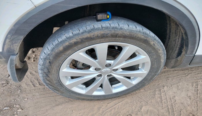 2022 MG ASTOR SUPER 1.5 MT, Petrol, Manual, 1,28,816 km, tyre