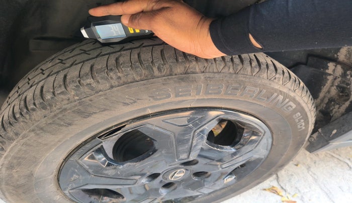 2021 Tata PUNCH ACCOMPLISHED MT, Petrol, Manual, 75,886 km, tyre