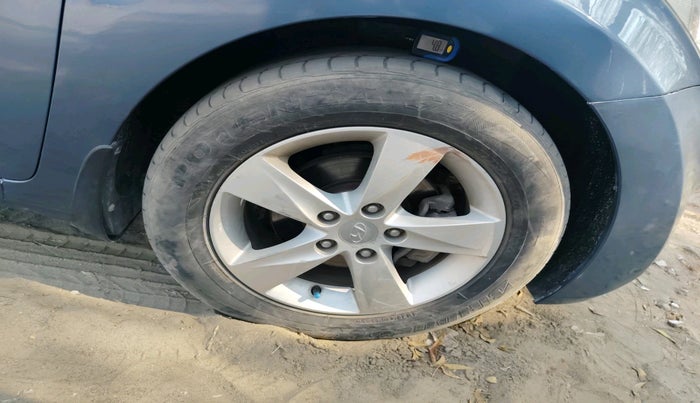 2013 Hyundai New Elantra 1.8 SX MT VTVT, Petrol, Manual, 1,02,170 km, tyre