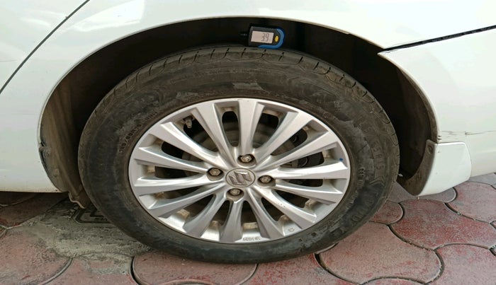 2019 Maruti Ciaz DELTA 1.5 SHVS MT PETROL, Petrol, Manual, 70,564 km, tyre