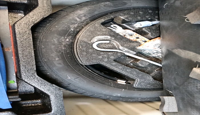 2019 Maruti Ciaz DELTA 1.5 SHVS MT PETROL, Petrol, Manual, 70,564 km, tyre