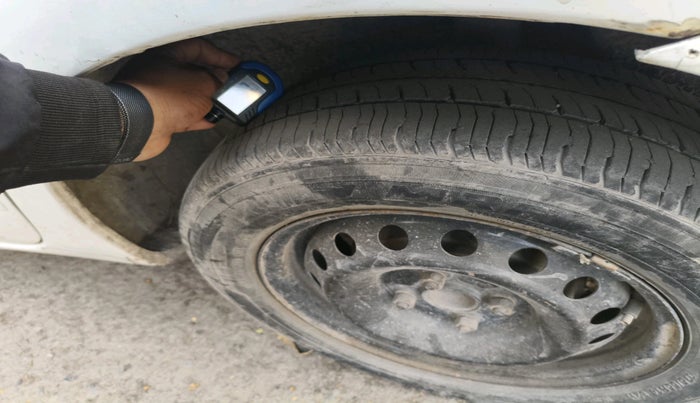 2011 Toyota Etios G, Petrol, Manual, 1,00,130 km, tyre