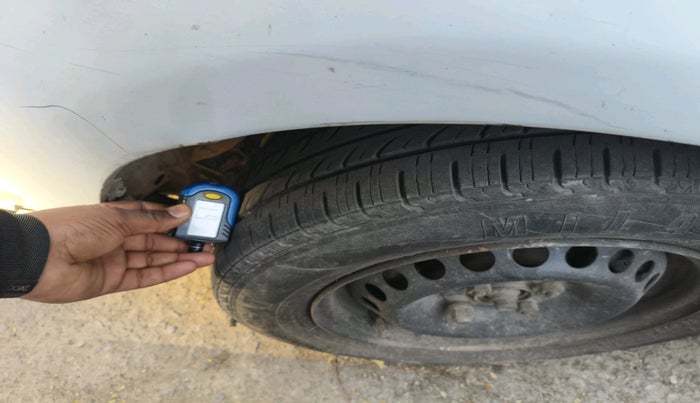 2011 Toyota Etios G, Petrol, Manual, 1,00,130 km, tyre