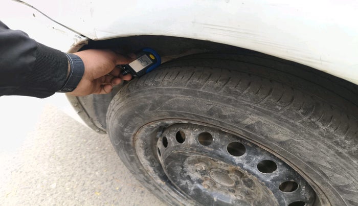 2011 Toyota Etios G, Petrol, Manual, 1,00,130 km, tyre