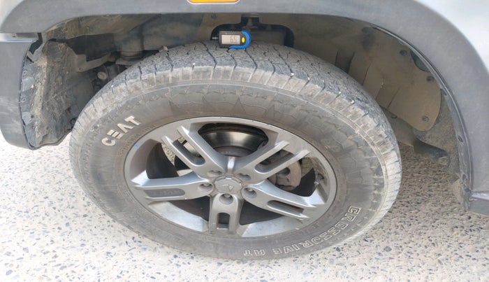 2023 Mahindra Thar LX P 2WD AT HT, Petrol, Automatic, 16,471 km, tyre