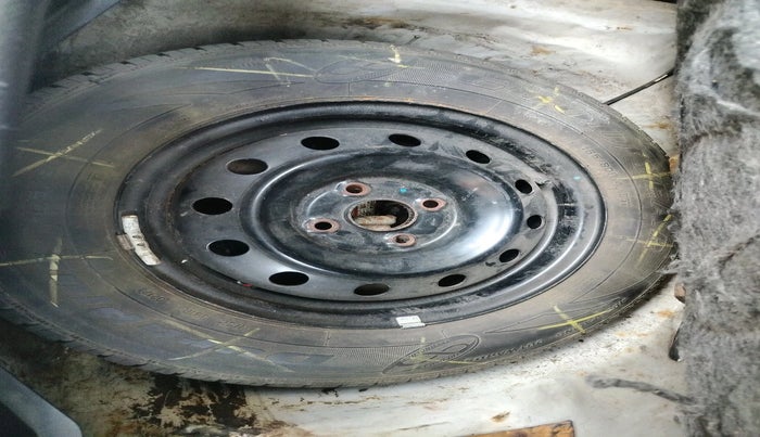 2012 Maruti Swift VXI, Petrol, Manual, 62,000 km, tyre