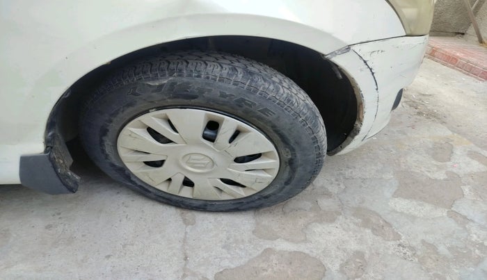 2012 Maruti Swift VXI, Petrol, Manual, 62,000 km, tyre