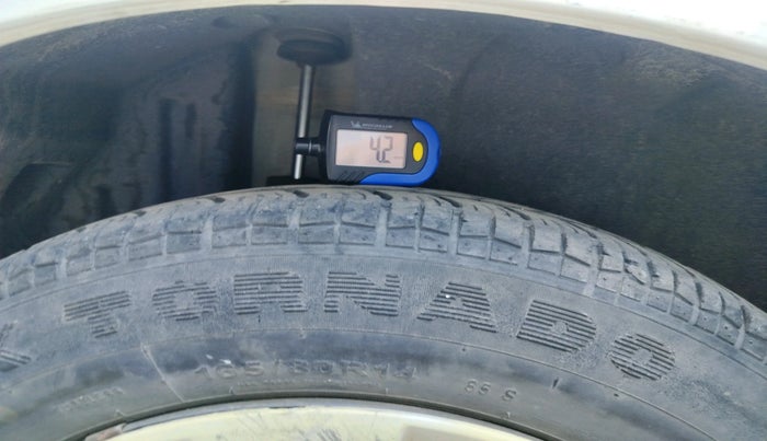 2012 Maruti Swift VXI, Petrol, Manual, 62,000 km, tyre