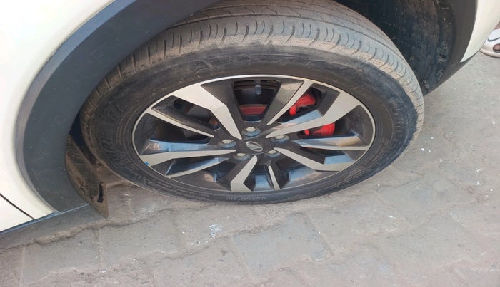 2020 Mahindra XUV300 W8 (O) 1.2 PETROL, Petrol, Manual, 41,553 km, tyre