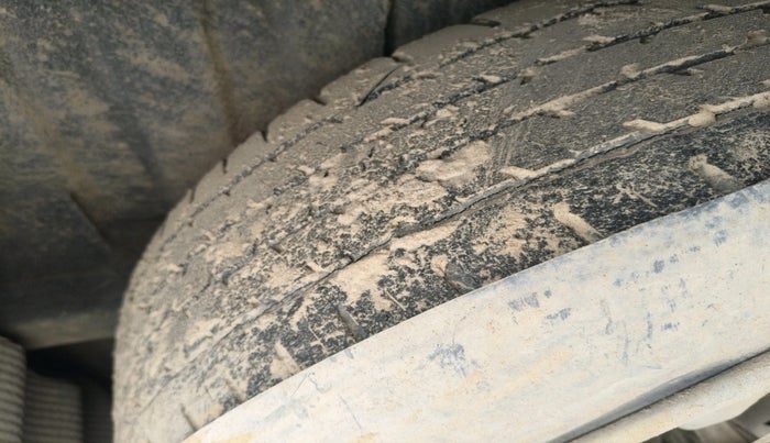 2014 Renault Duster 85 PS RXL DIESEL (OPT), Diesel, Manual, 93,215 km, tyre