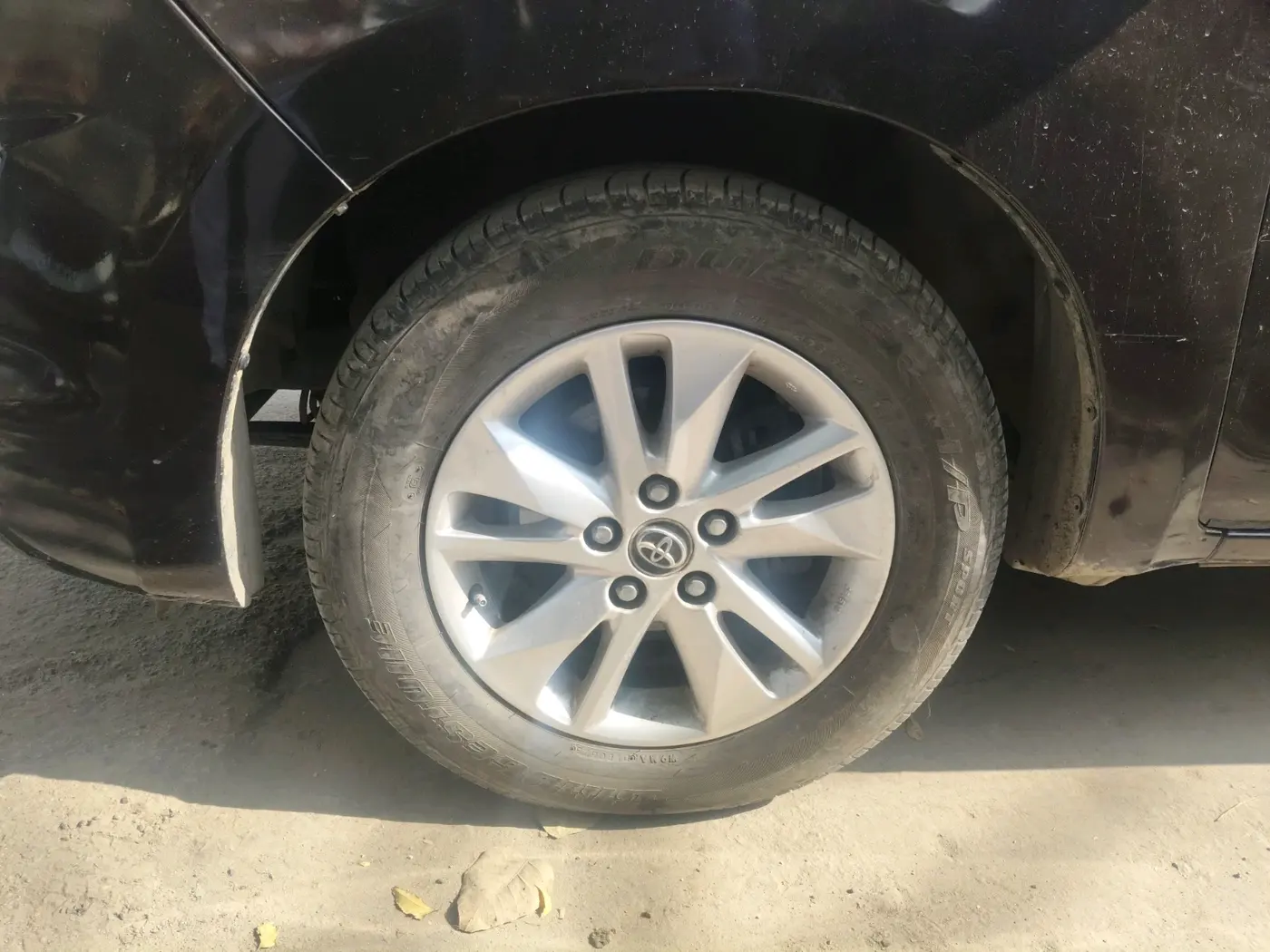 2017 Toyota Innova Crysta 2.4 VX 8 STR, Diesel, Manual, 87,575 km, tyre
