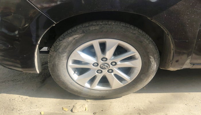 2017 Toyota Innova Crysta 2.4 VX 8 STR, Diesel, Manual, 87,575 km, tyre