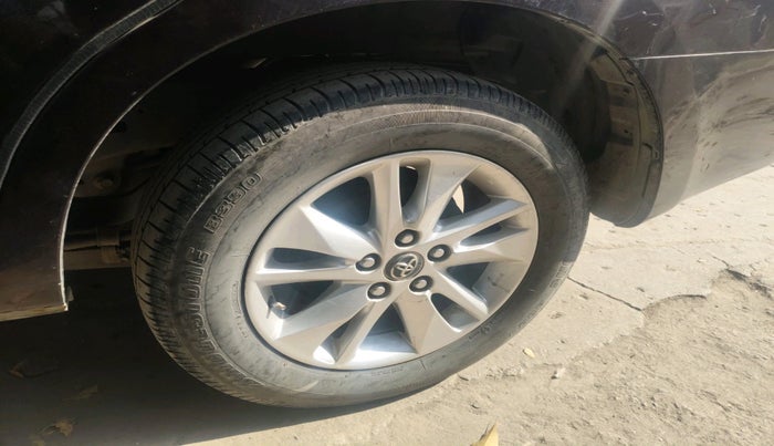 2017 Toyota Innova Crysta 2.4 VX 8 STR, Diesel, Manual, 87,575 km, tyre