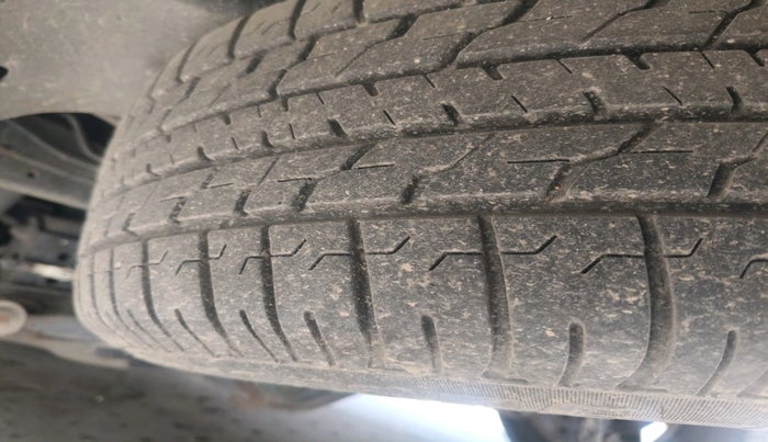 2017 Toyota Innova Crysta 2.4 VX 8 STR, Diesel, Manual, 87,575 km, tyre