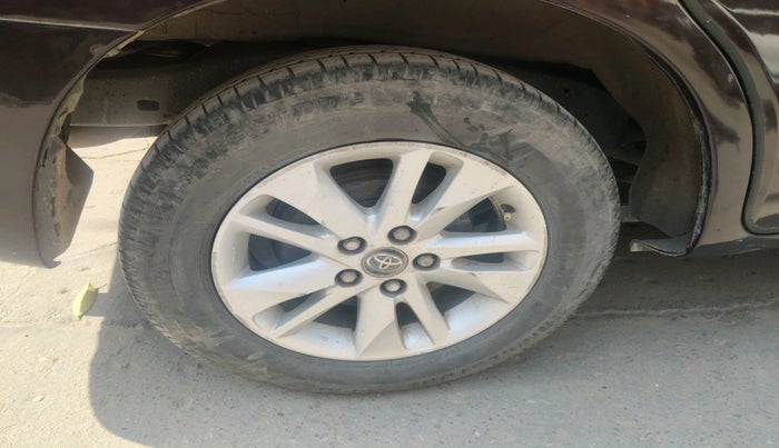 2017 Toyota Innova Crysta 2.4 VX 8 STR, Diesel, Manual, 87,575 km, tyre