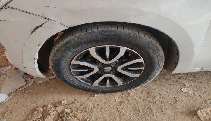 2020 Maruti Swift LXI, CNG, Manual, 81,167 km, tyre