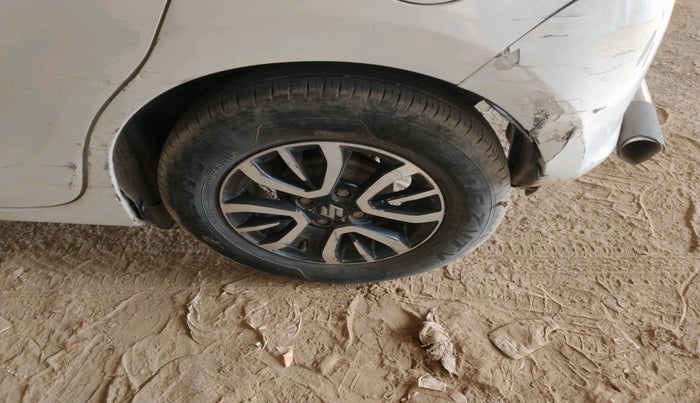 2020 Maruti Swift LXI, CNG, Manual, 81,167 km, tyre