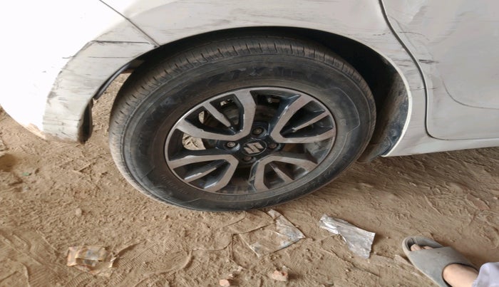 2020 Maruti Swift LXI, CNG, Manual, 81,167 km, tyre