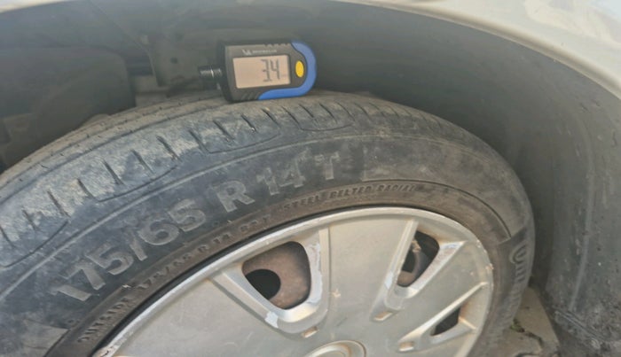 2012 Ford Fiesta STYLE DIESEL, Diesel, Manual, 1,00,227 km, tyre