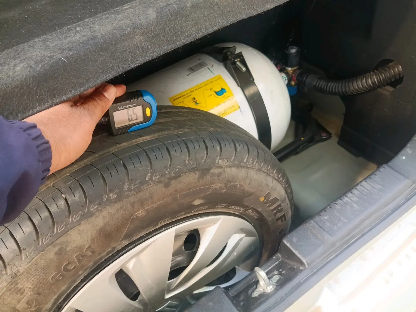 2025 Maruti Swift VXI 1.2L CNG, CNG, Manual, 6,650 km, tyre
