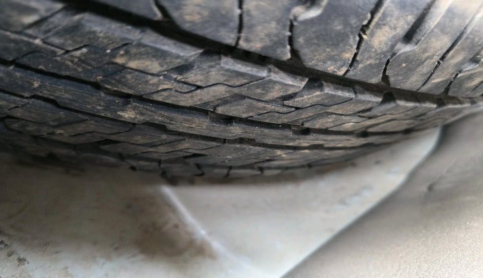 2013 Ford Figo TITANIUM 1.2 PETROL, Petrol, Manual, 95,331 km, tyre