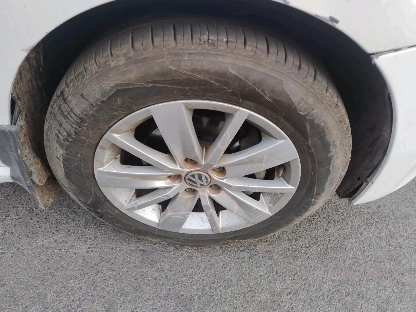 2012 Volkswagen Polo HIGHLINE1.2L, Petrol, Manual, 86,214 km, tyre
