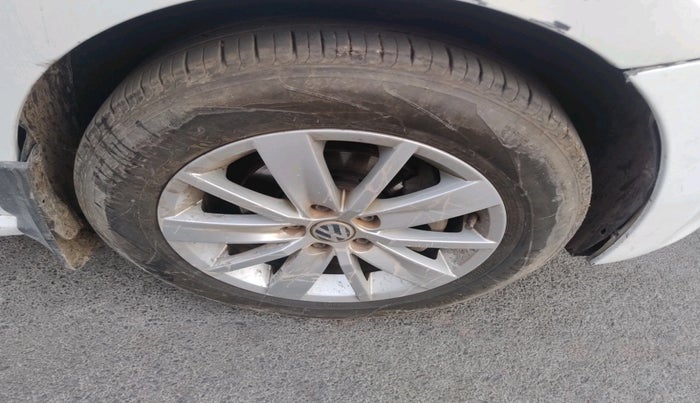 2012 Volkswagen Polo HIGHLINE1.2L, Petrol, Manual, 86,214 km, tyre