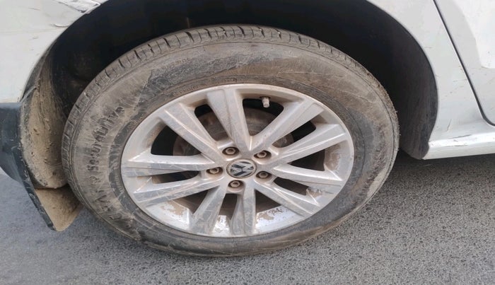 2012 Volkswagen Polo HIGHLINE1.2L, Petrol, Manual, 86,214 km, tyre